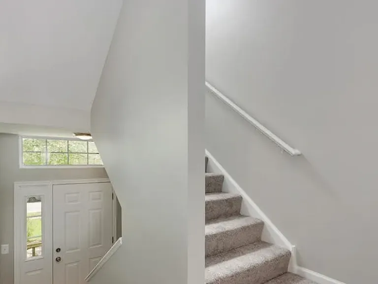 400 Cary Woods Cir — Photo 4