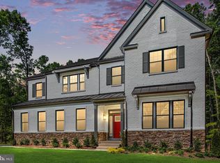 2790 Lake Retreat Dr, Herndon, VA 20171