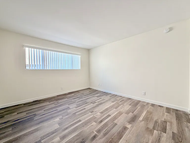 120 W Grand Ave #102 — Photo 5