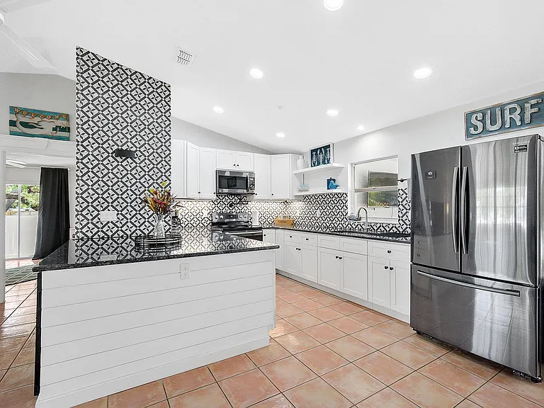 2828 Hope St — Photo 12