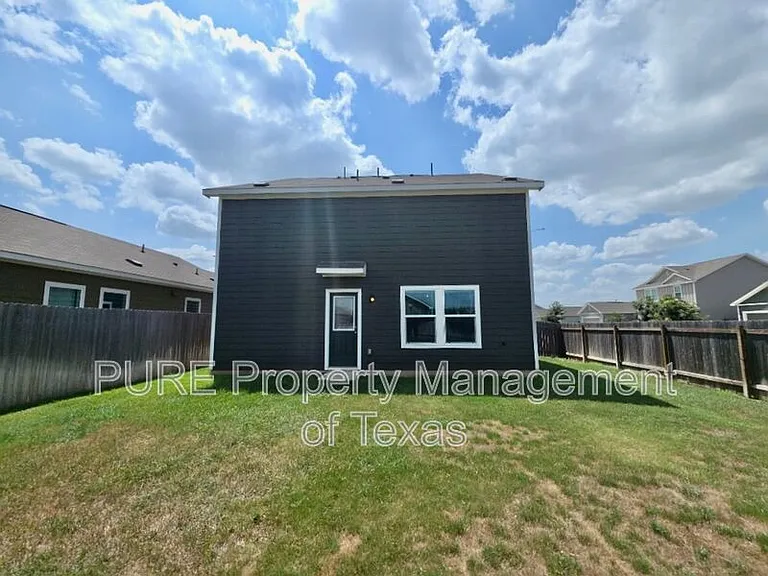301 Freshwater Dr — Photo 24