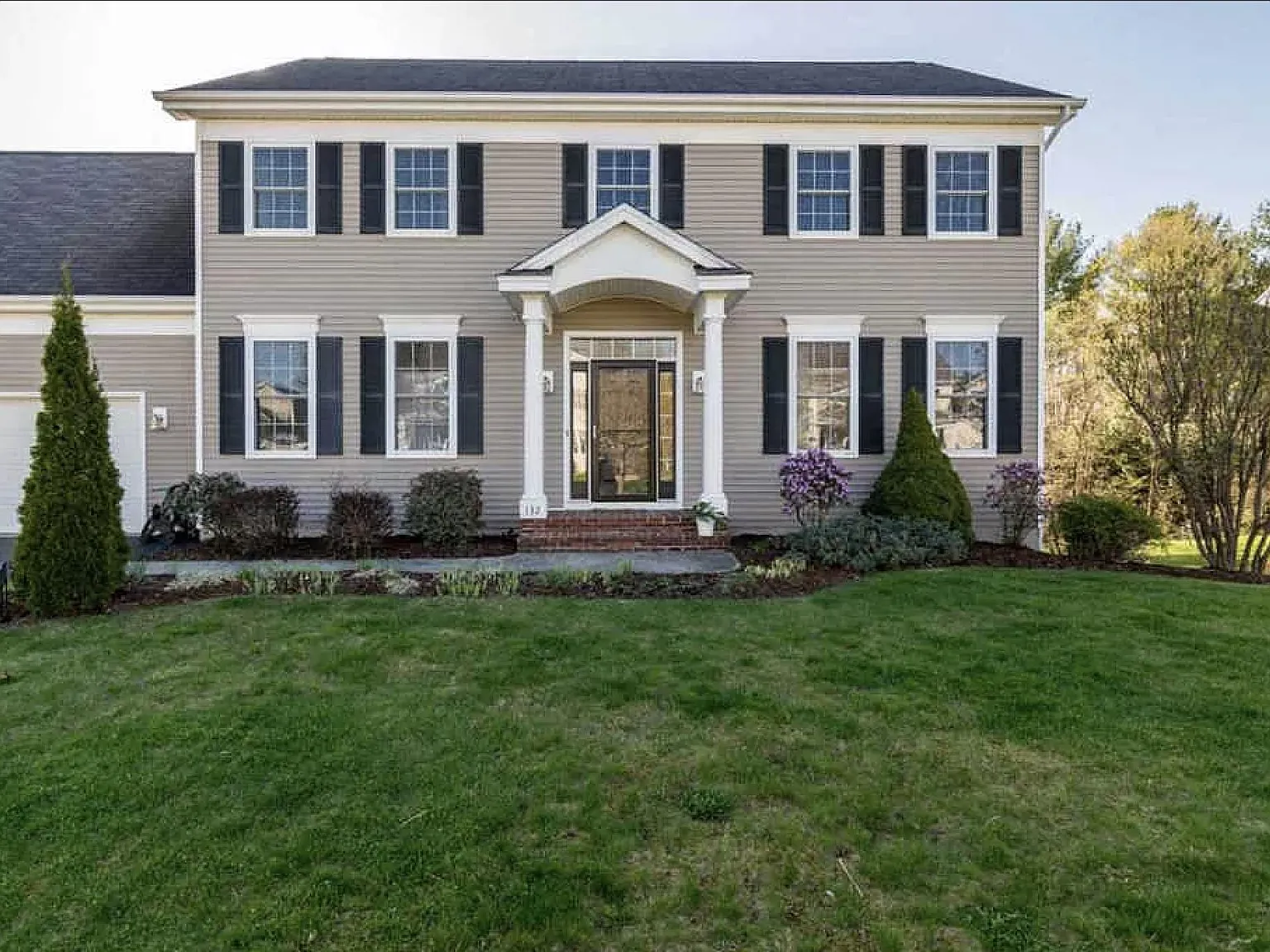 4 bed, 2.5 bath, 3317 sqft, $5,000 — Photo 2