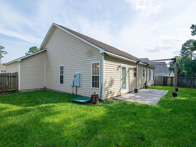 410 Jasmine Ln — Photo 24