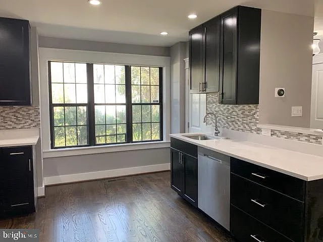 10203 Scarborough Commons Ct — Photo 4