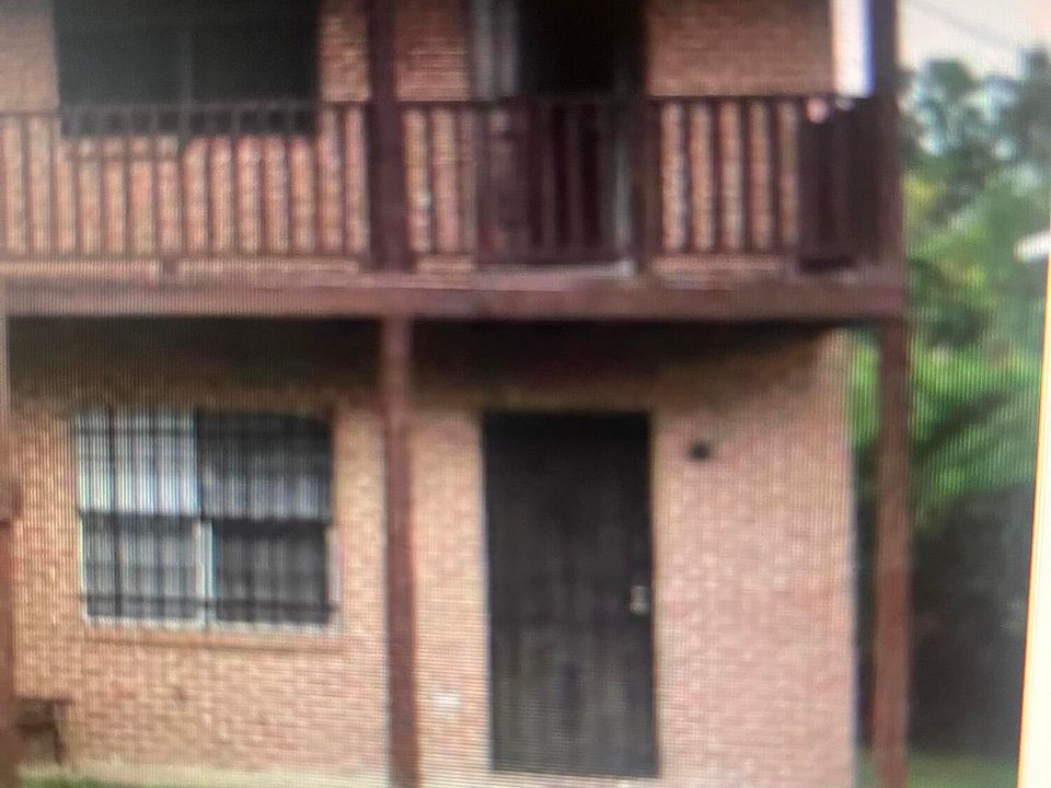 1st image of 945 Robinson St