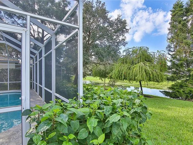 8920 Grey Oaks Ave — Photo 3