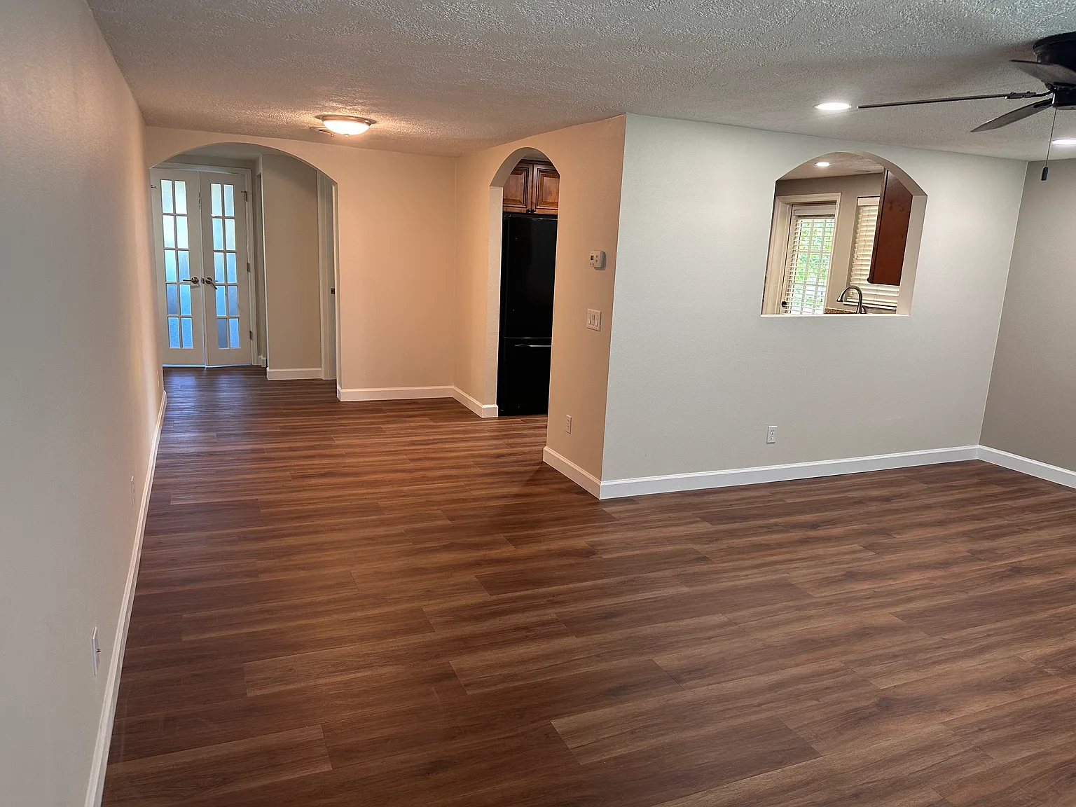 3 bed, 2400 sqft, $2,200 — Photo 2