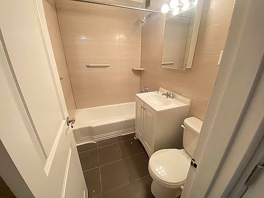 5th image of 16215 Highland Ave APT 7A