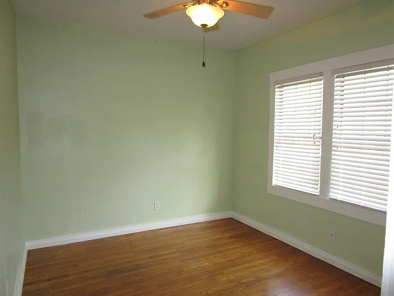 611 S Flood Ave — Photo 9