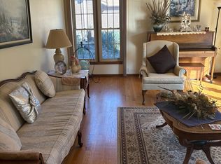 7836 Sugarbush Ln, Willowbrook, IL 60527