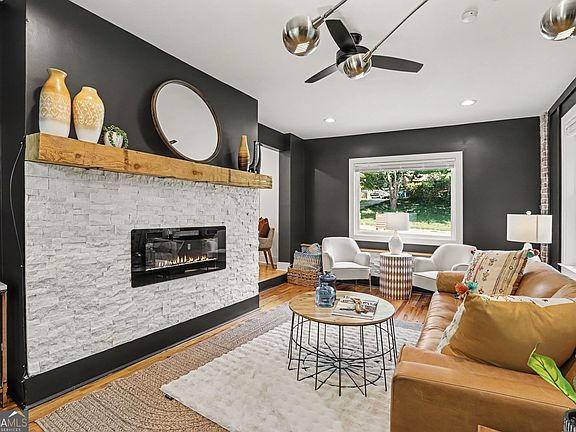 3rd image of 2596 Shetland Dr