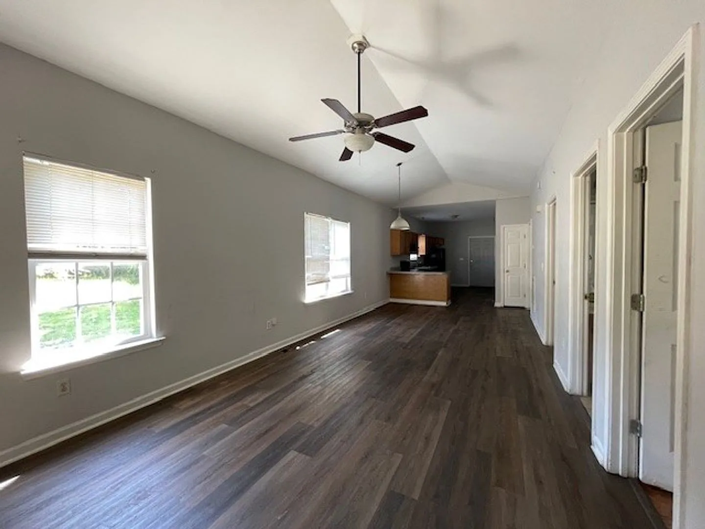 Cute 3 Bedroom, 2 Bath near Historic Downtown Wilmington - WHA Approved — Photo 2