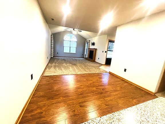 4th image of 76 Woodberry Dr