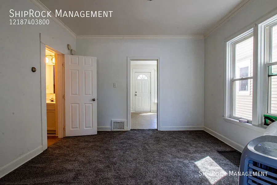 3 bed, 1.5 bath, $1,700 — Photo 4