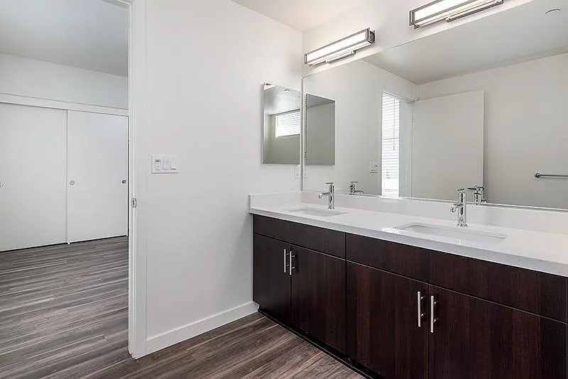 Lumina Apartments — Photo 4
