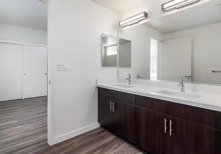 Lumina Apartments — Photo 4