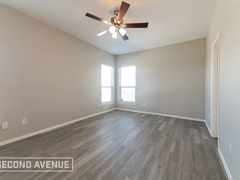 320 Creekside Dr — Photo 12