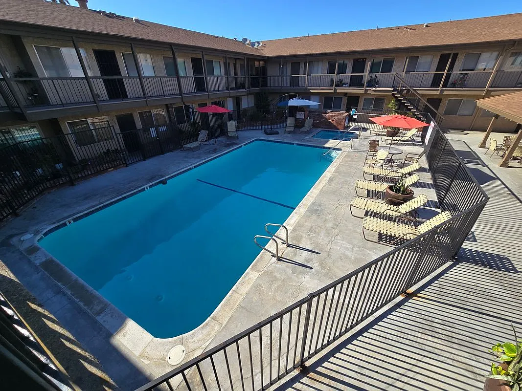 2 bed, 2.0 bath, 962 sqft, $2,800 — Photo 3