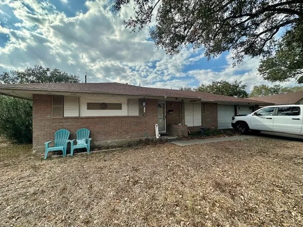 725 S 19th St, Kingsville, TX 78363