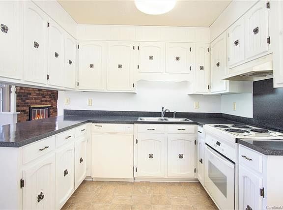 2nd image of 320 Woodstream Dr