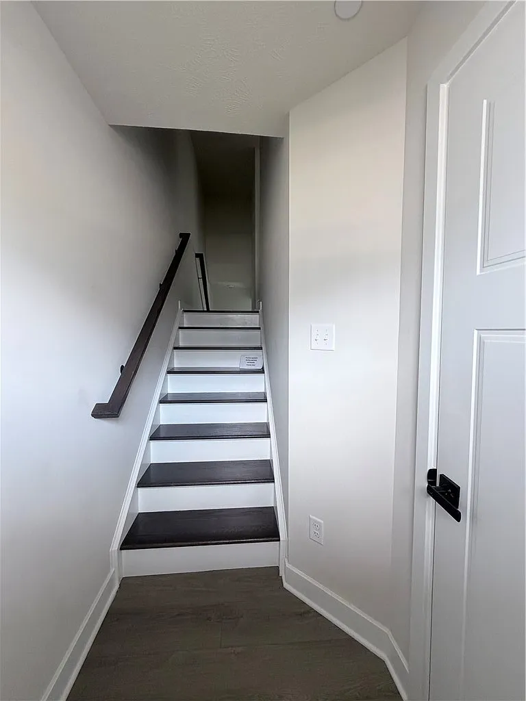 3 bed, 2.5 bath, 1912 sqft, $2,700 — Photo 4