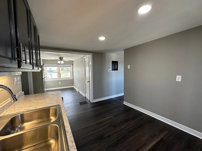 210 Hill St — Photo 6