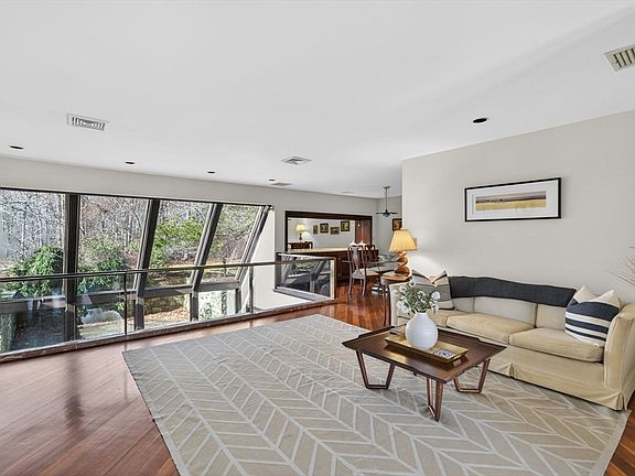 5th image of 923 Drift Rd