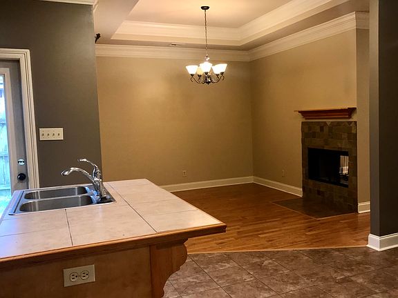 4th image of 106 Legend Creek Dr