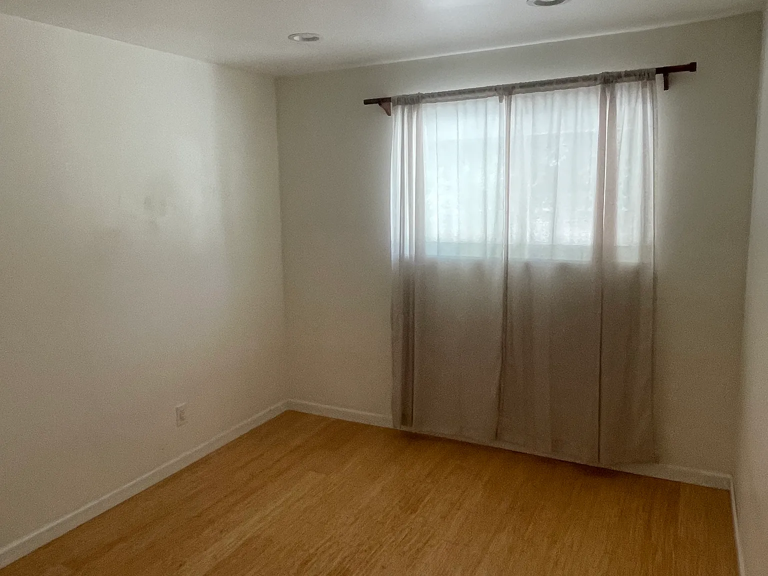 4 bed, 2008 sqft, $1,130 — Photo 2