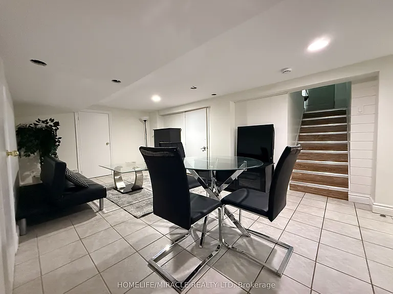 755 Somerville St — Photo 15