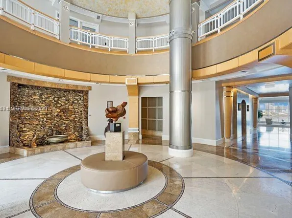 848 Brickell Key Dr, Miami, FL