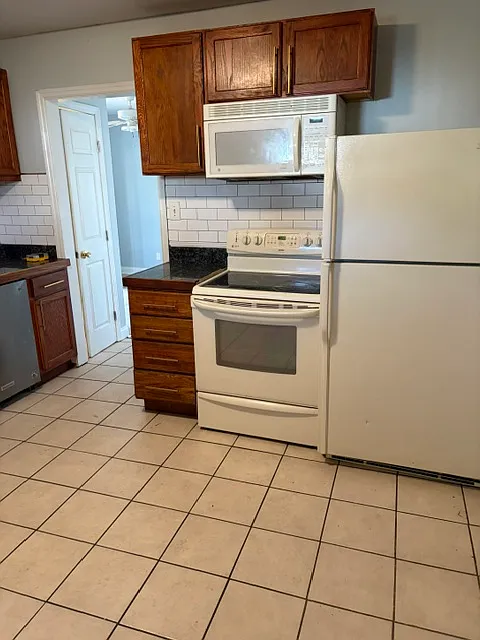 2 bed, 1014 sqft, $1,800 — Photo 2