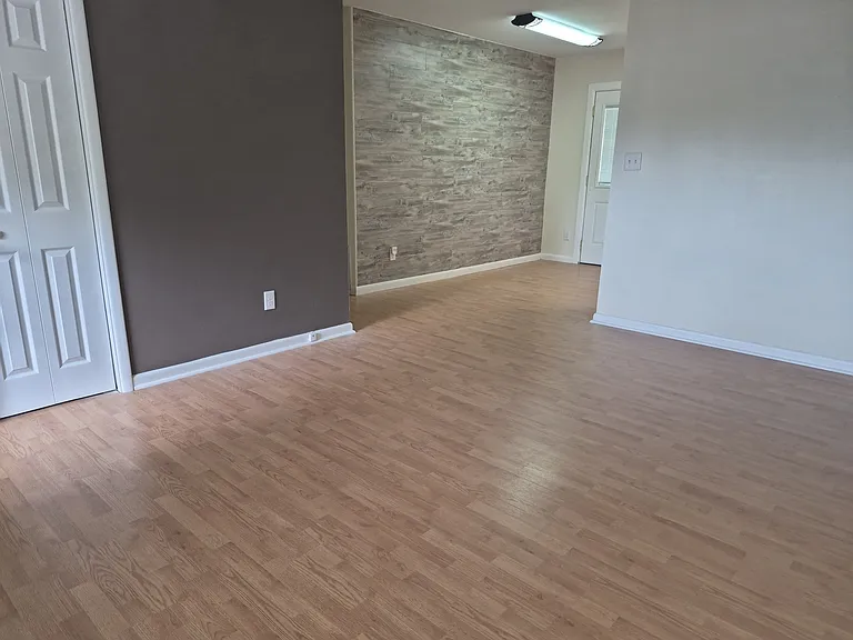 517 Winthrop St — Photo 8