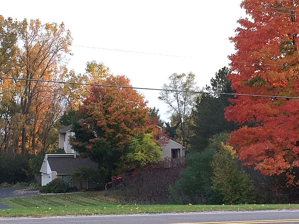2nd image of 1425 W Textile Rd