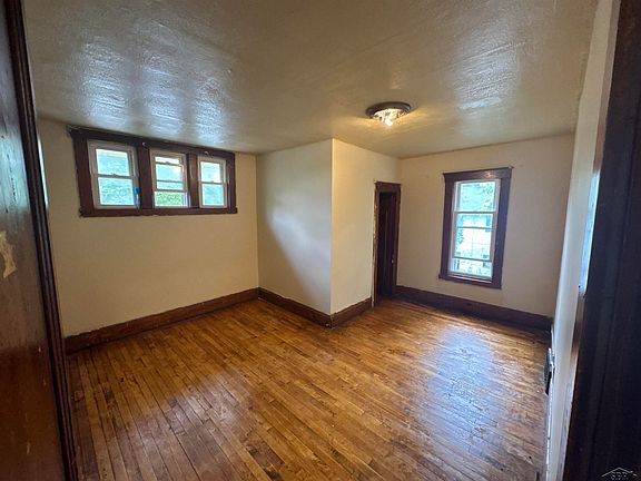3rd image of 412 S 15th St