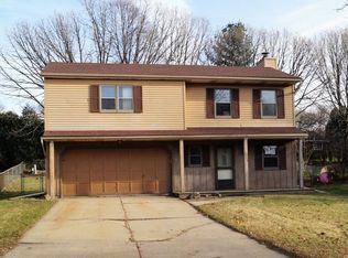 2913 Greenway Trl, Madison, WI 53719