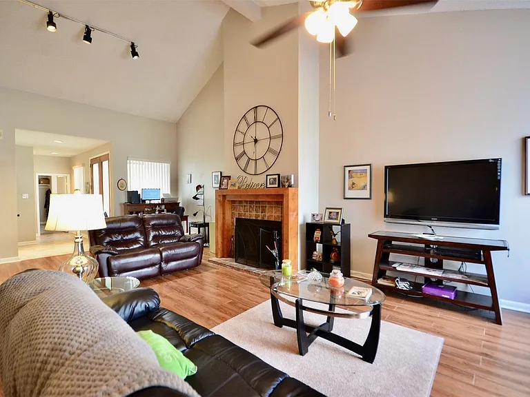 7655 S Braeswood Blvd #26 — Photo 6