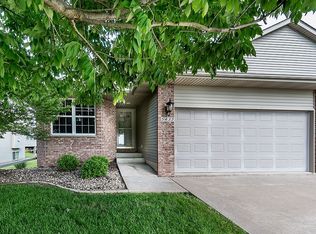 5435 Red Fox Rd, Bettendorf, IA 52722
