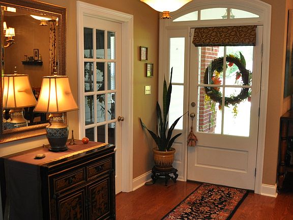 Foyer / Entrance