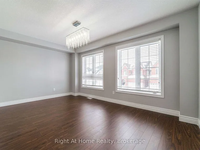 66 Knotty Pine Ave — Photo 8