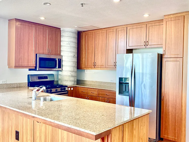 5855 Horton St #412 — Photo 3