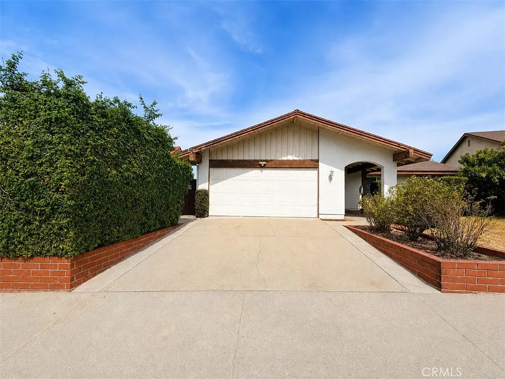 3 bed, 1569 sqft, $3,800 — Photo 1