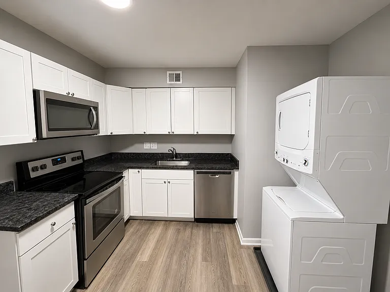 1235 Summit St #C — Photo 3