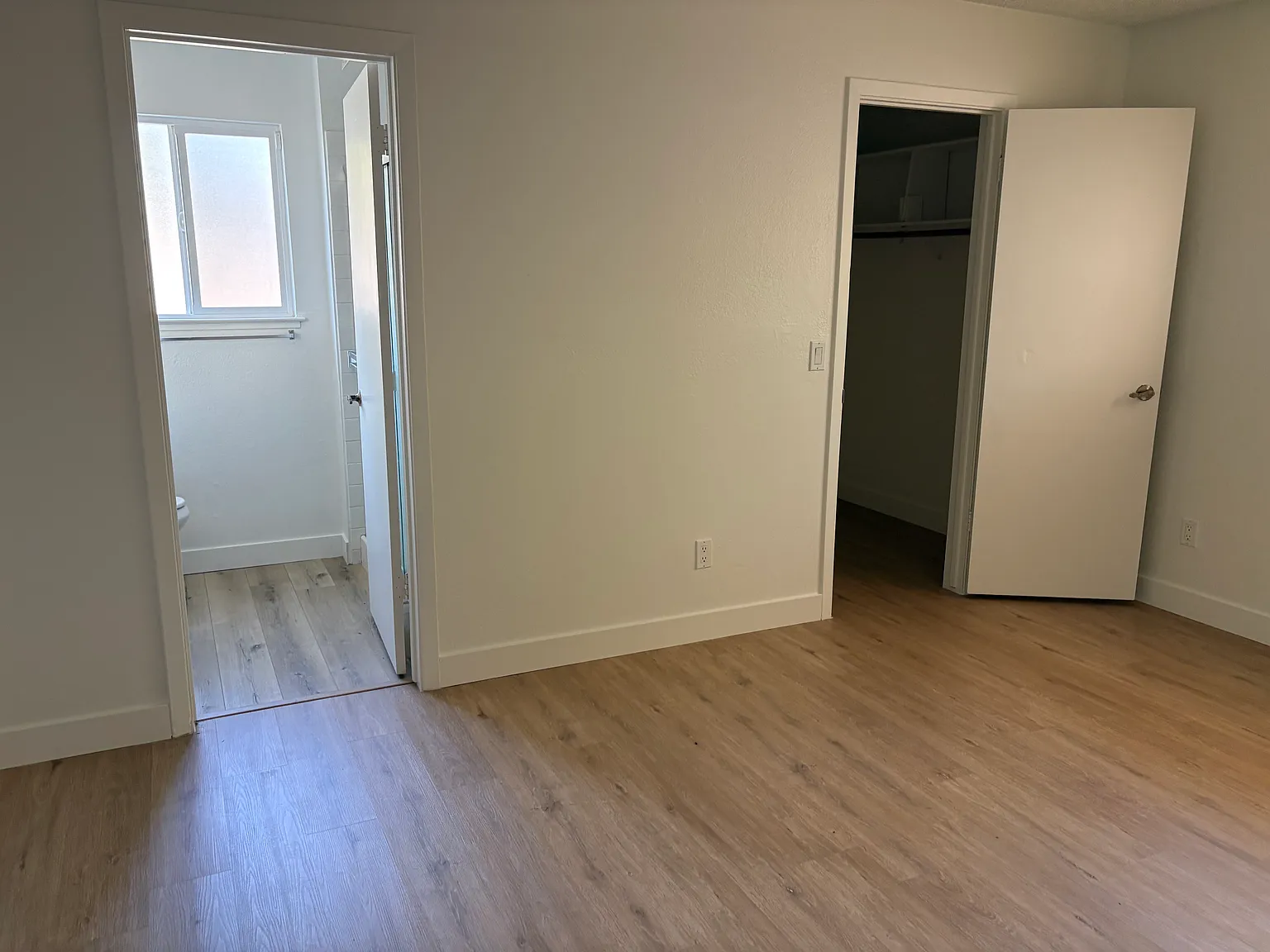 2 bed, 1050 sqft, $2,300 — Photo 3