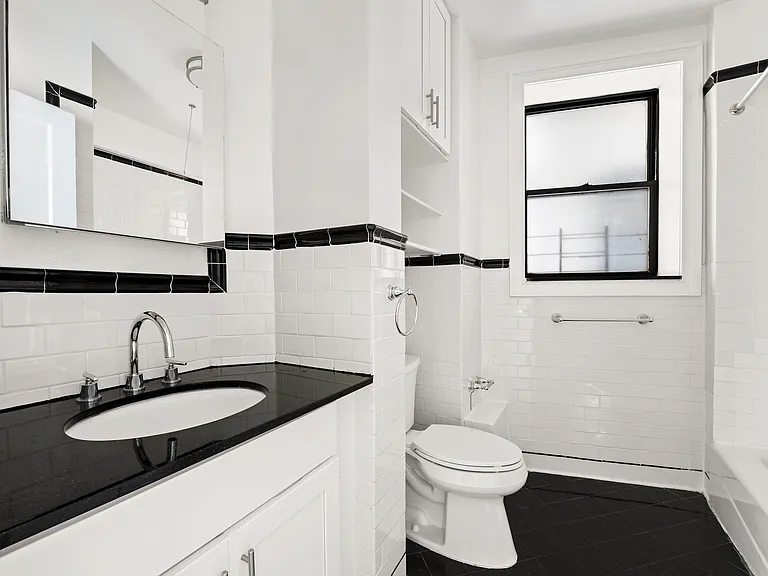 76 W 69th St #2N — Photo 9