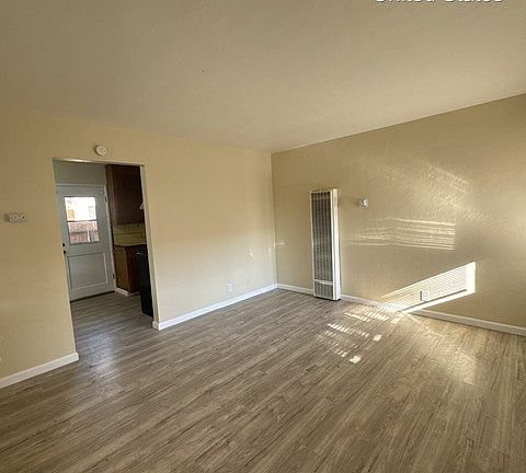 3rd image of 368 S Buena Vista Ave #1