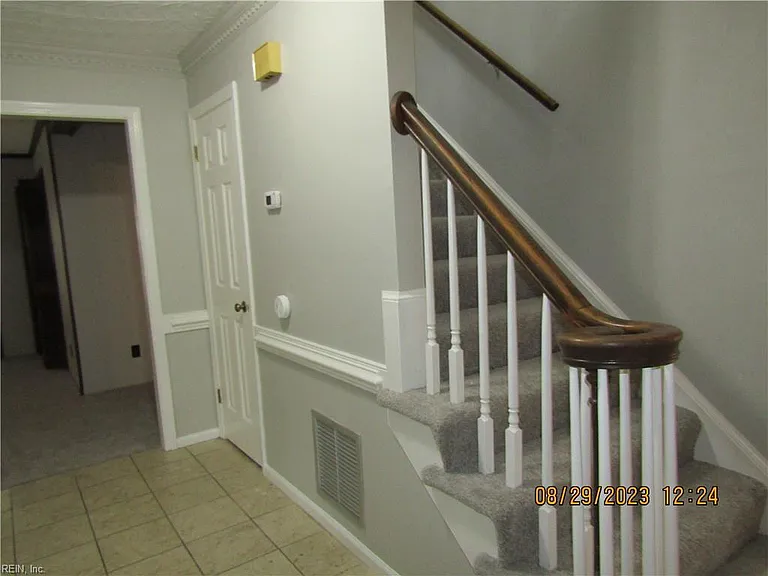 948 Timberlake Dr — Photo 7