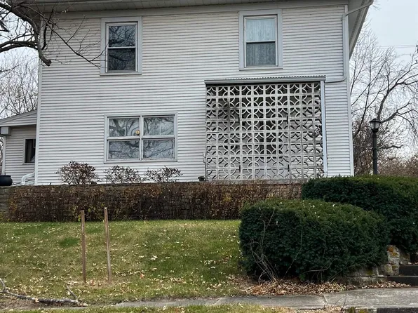 303 4th St, Victor, IA 52347