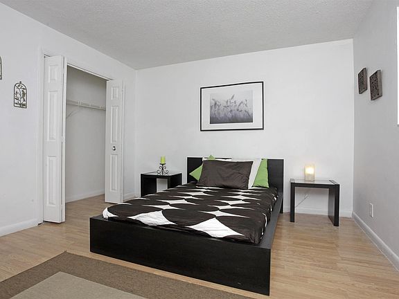 4th image of 3870 N Andrews Ave #161-03