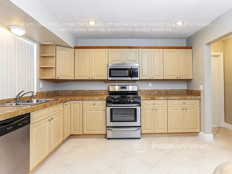 10900 NW 19th St — Photo 5